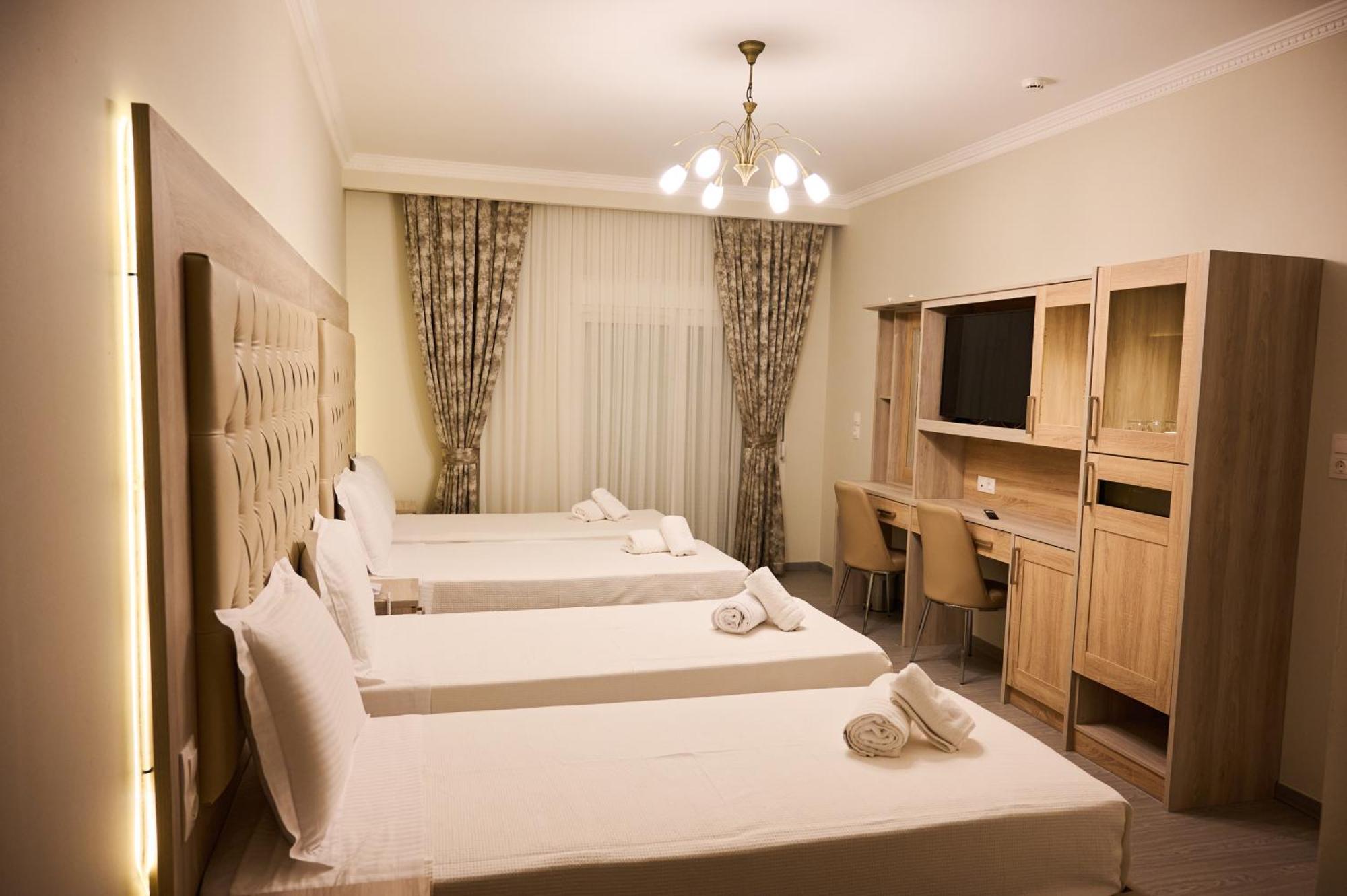 Famissi Suites 2 Kalampaka Exteriör bild