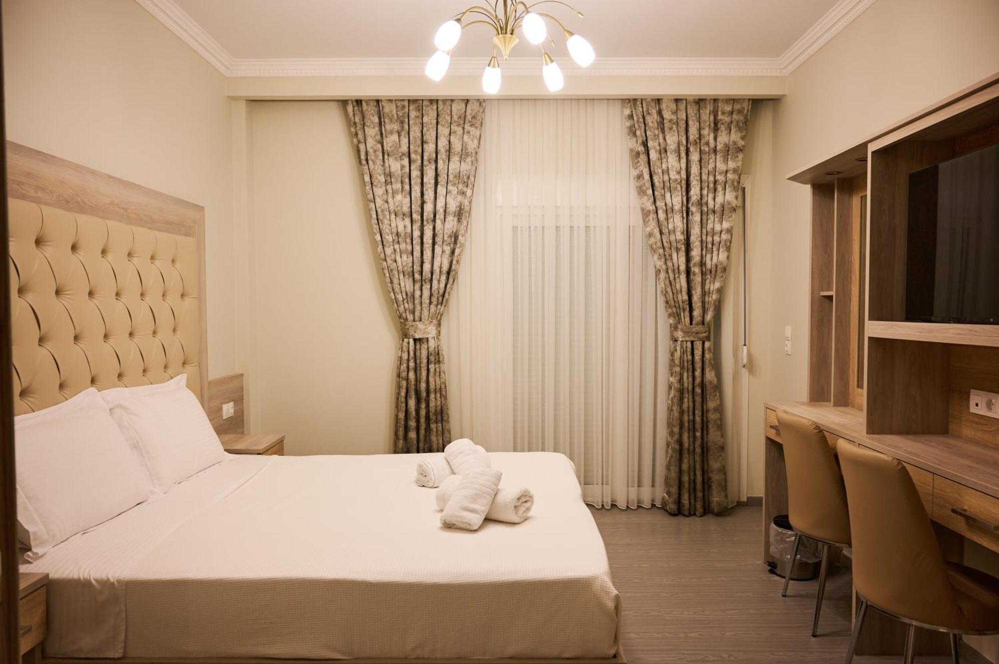 Famissi Suites 2 Kalampaka Exteriör bild